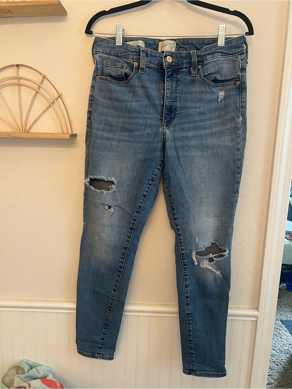 Universal Thread Ripped Mid Blue Skinny Jeans